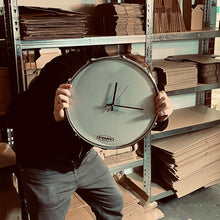 Laden Sie das Bild in den Galerie-Viewer, Vintage Uhr 14&quot; - EINZELSTÜCK