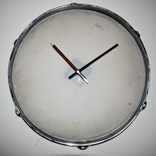 Laden Sie das Bild in den Galerie-Viewer, Vintage Uhr 13&quot; - EINZELSTÜCK