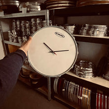 Laden Sie das Bild in den Galerie-Viewer, Vintage Uhr 14&quot; - EINZELSTÜCK