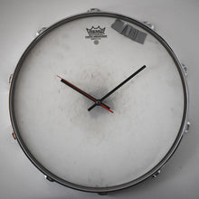 Laden Sie das Bild in den Galerie-Viewer, Vintage Uhr 14&quot; - EINZELSTÜCK