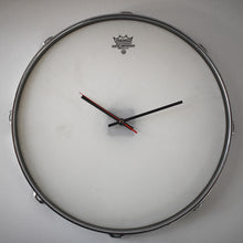Laden Sie das Bild in den Galerie-Viewer, Vintage Uhr 16&quot; - EINZELSTÜCK