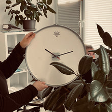 Laden Sie das Bild in den Galerie-Viewer, Vintage Uhr 16&quot; - EINZELSTÜCK