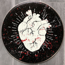 Laden Sie das Bild in den Galerie-Viewer, Einzelstück: NEON HEART (Glow in the dark) - 18 Zoll